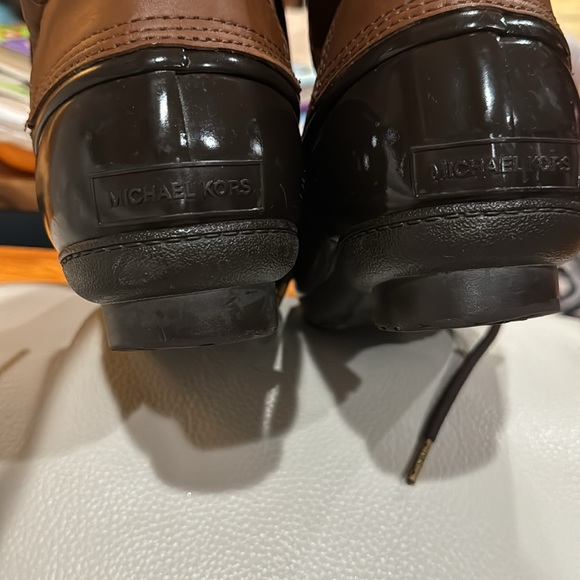 Michael Kors duck boots 🥾 leather upper and rubber sole - Picture 7 of 12